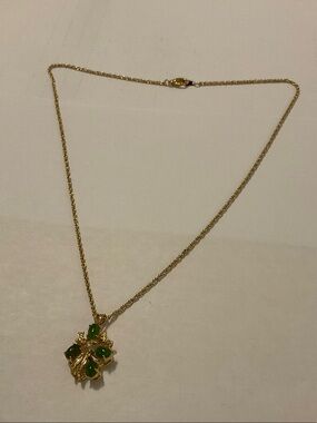 Vintage jade pendant necklace